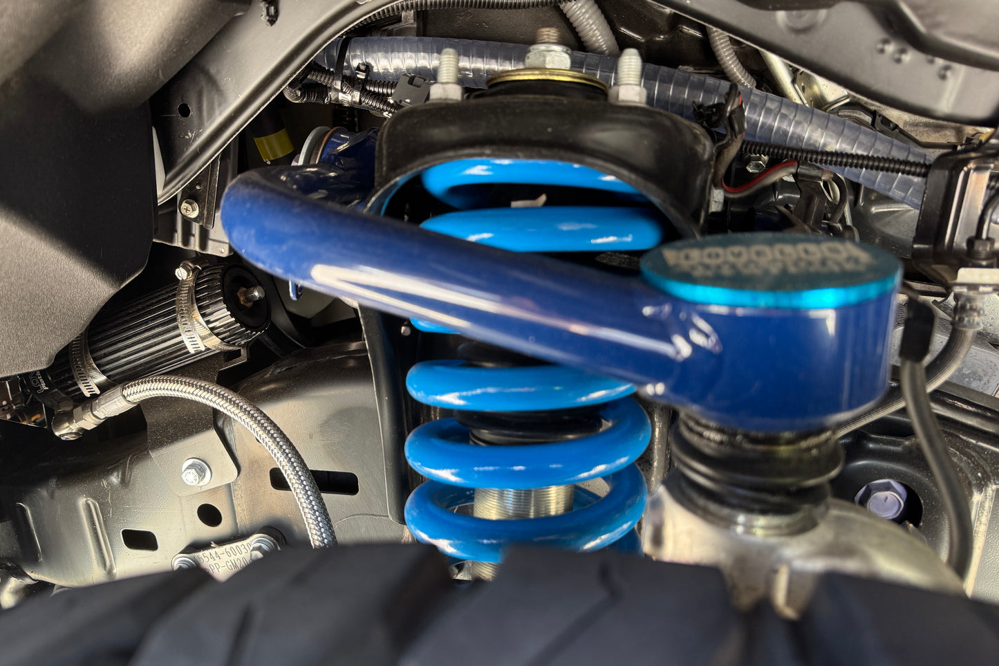 Lovells Upper Control Arms and remote reservoir shock absorbers platinum series GVM Upgrade